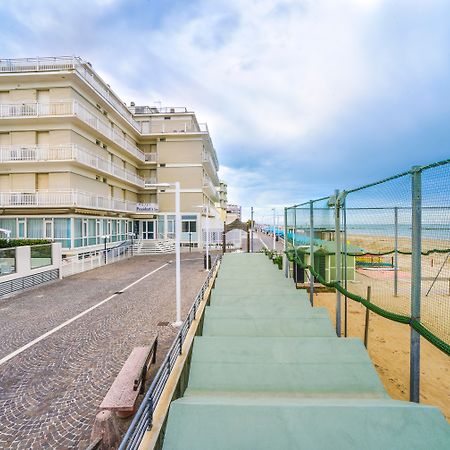 Hotel President'S ペザロ エクステリア 写真