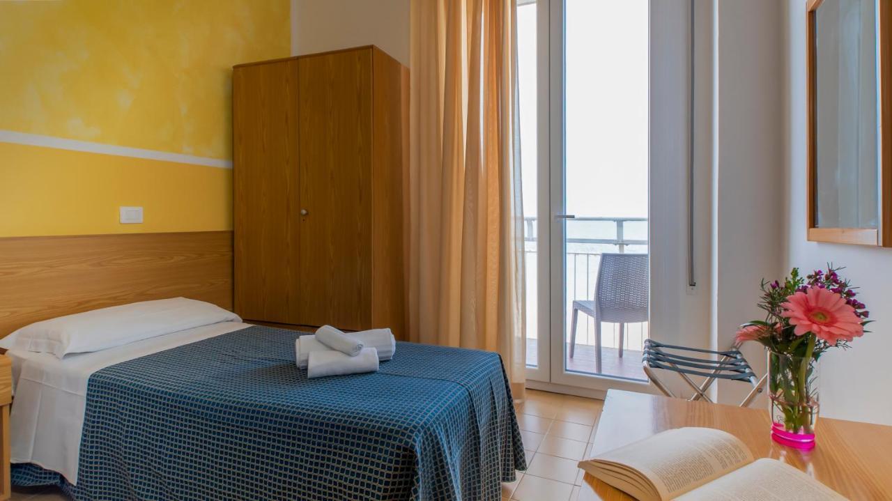 Hotel President'S ペザロ エクステリア 写真