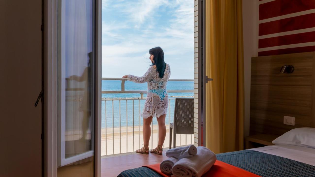 Hotel President'S ペザロ エクステリア 写真