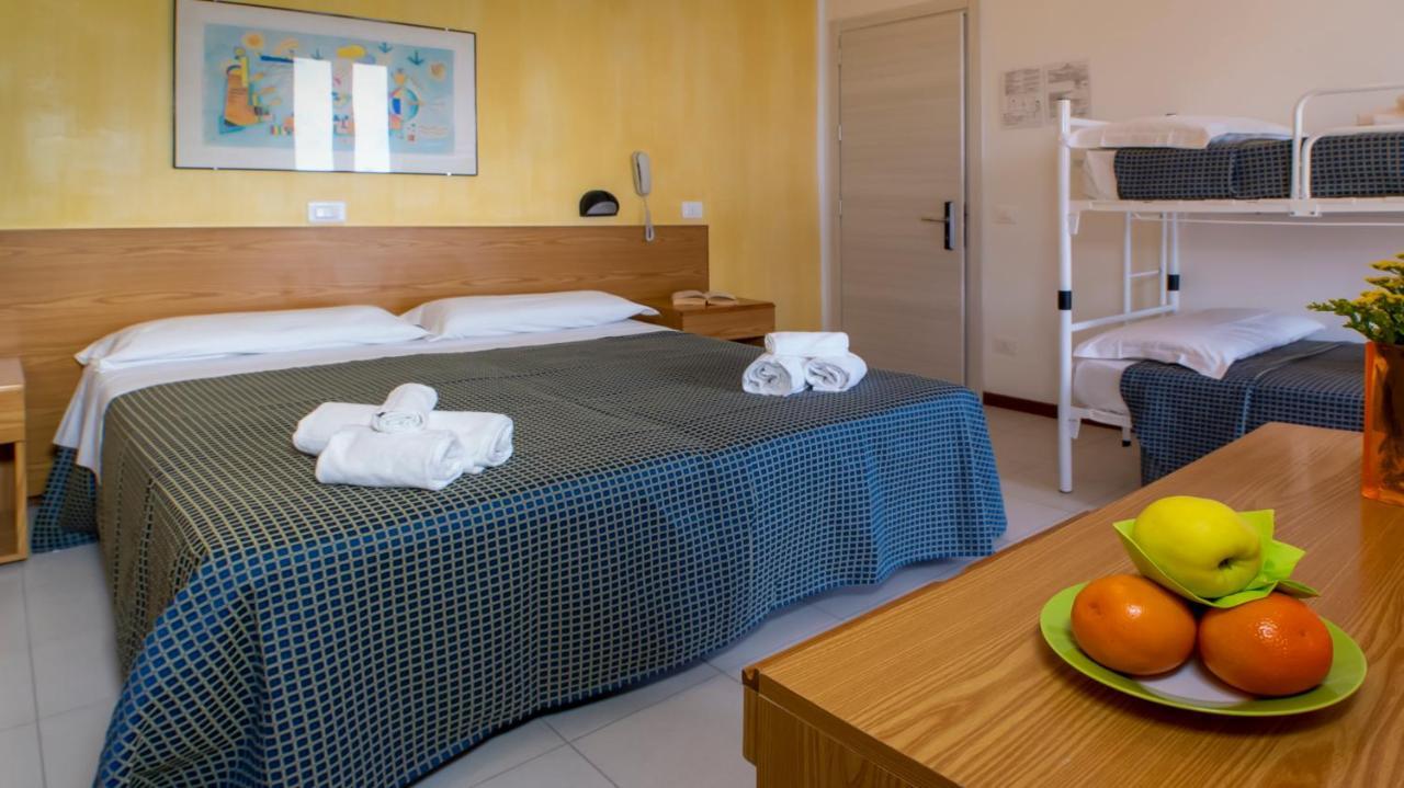 Hotel President'S ペザロ エクステリア 写真