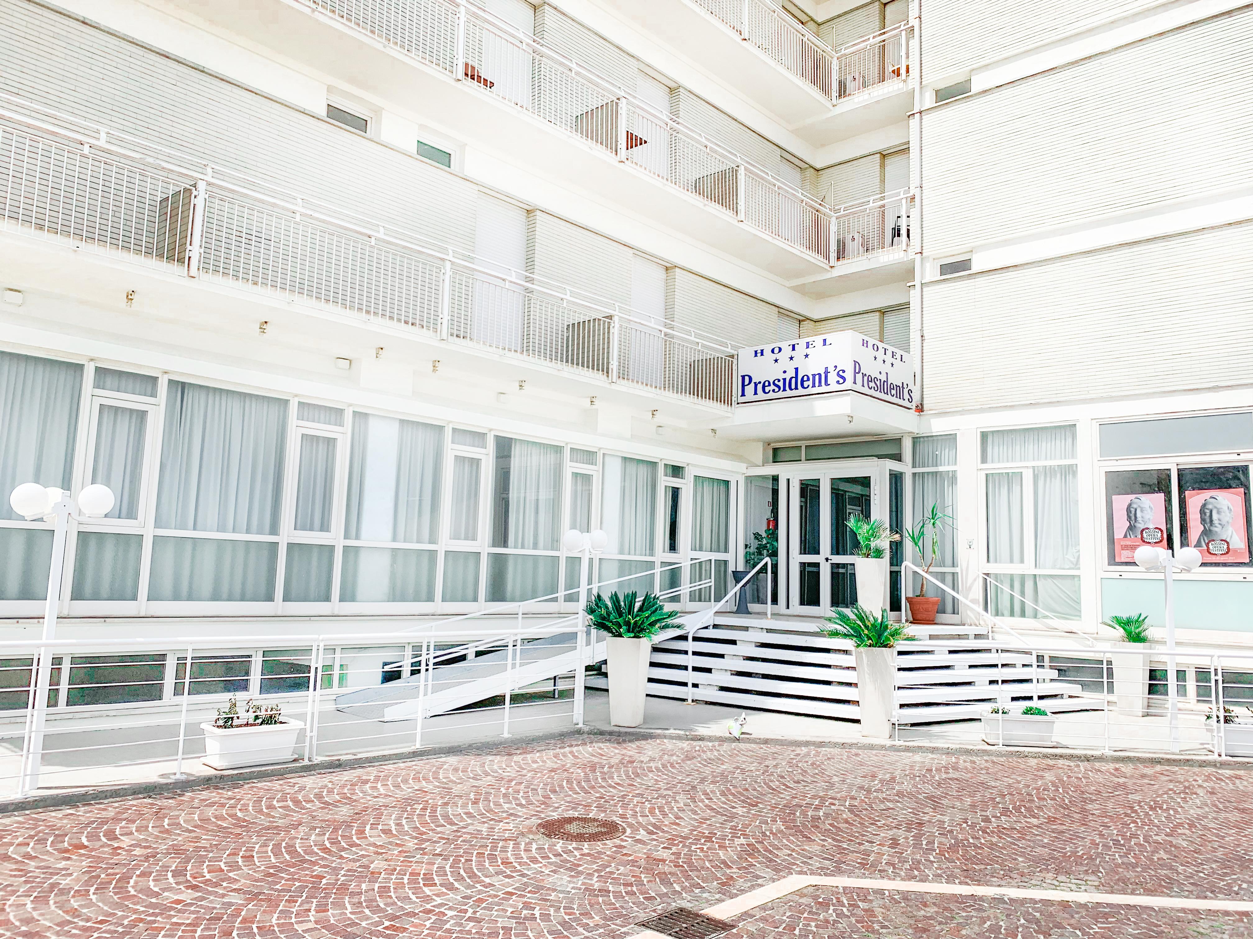 Hotel President'S ペザロ エクステリア 写真